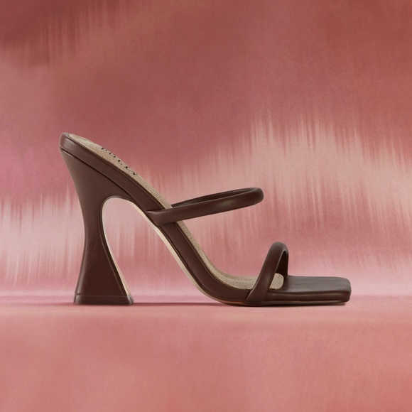 Oh Polly Brown Mule Heels - Picture 2 of 2